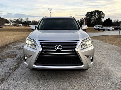 Used 2014 Lexus GX 460 image 2