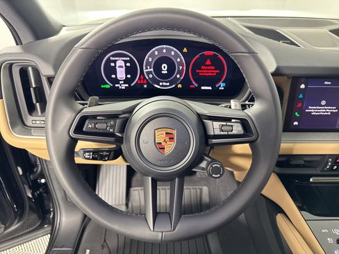 Used 2026 Porsche Cayenne image 18