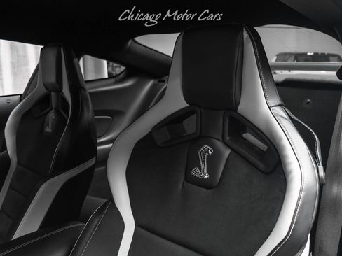 Used 2022 Ford Mustang Shelby GT500 w/ Carbon Fiber Track Pack RWD image 20