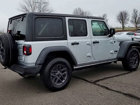 Used 2024 Jeep Wrangler Sport image 8