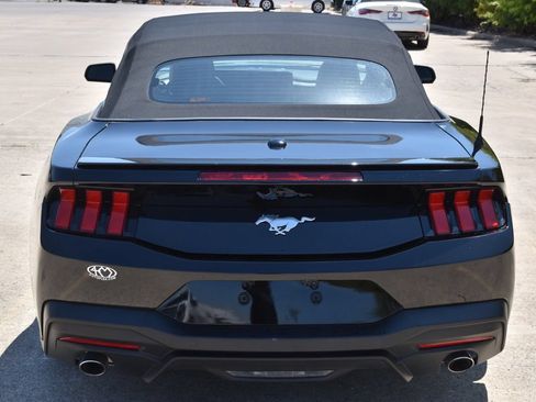 Used 2025 Ford Mustang Premium RWD image 8