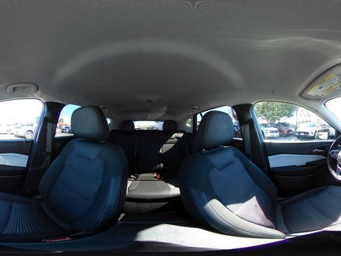 Used 2025 Chevrolet Trax LT w/ LT Convenience Package FWD image 43