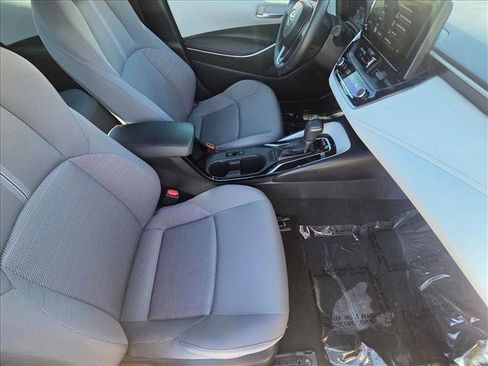 Certified 2025 Toyota Corolla SE image 19