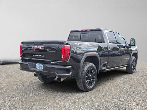 Used 2022 GMC Sierra 3500 Denali w/ Denali Black Diamond Edition AWD/4WD image 3