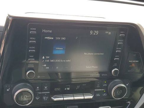 Used 2021 Toyota Highlander XLE FWD image 17