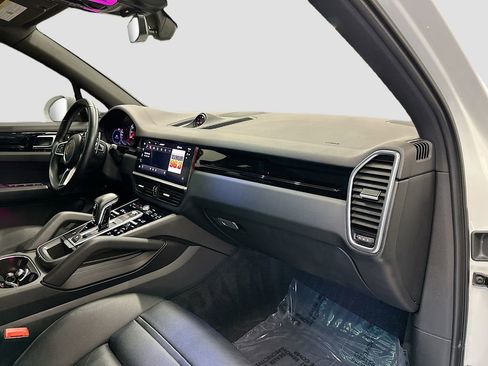 Certified 2022 Porsche Cayenne AWD/4WD image 31
