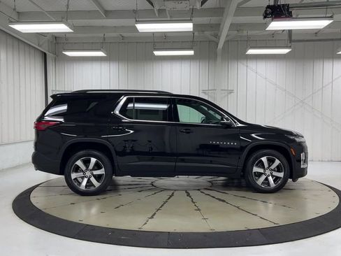 Used 2023 Chevrolet Traverse LT w/ LT Premium Package image 9