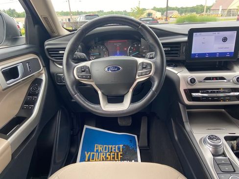 Used 2022 Ford Explorer XLT image 22