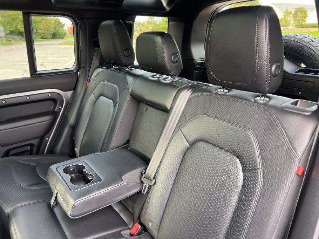 Used 2024 Land Rover Defender 110 X-Dynamic SE AWD/4WD image 26