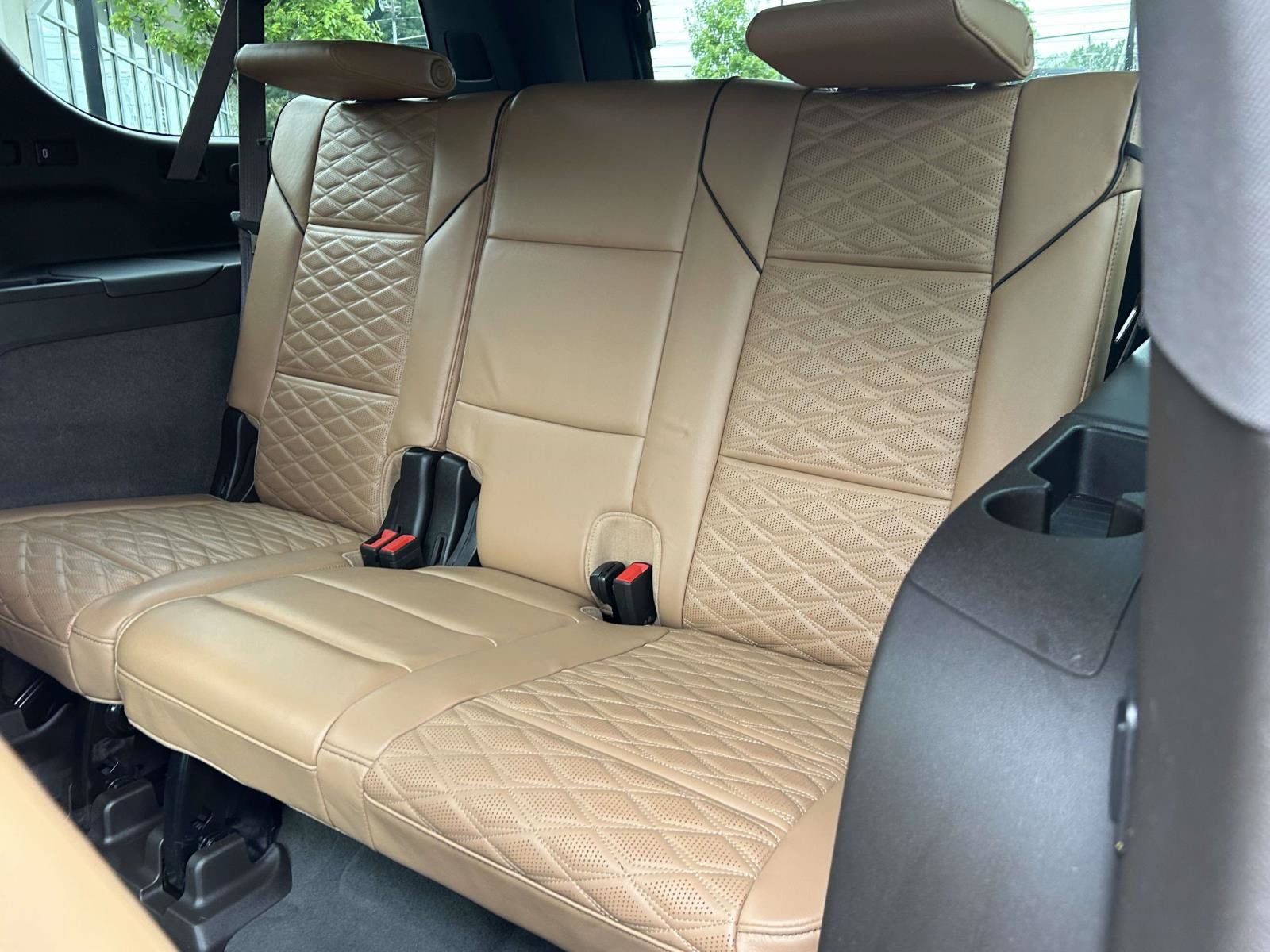 Certified 2022 Cadillac Escalade ESV Premium Luxury w/ Performance Package AWD/4WD image 12