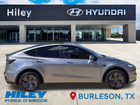 Used 2026 Tesla Model Y Long Range RWD image 3