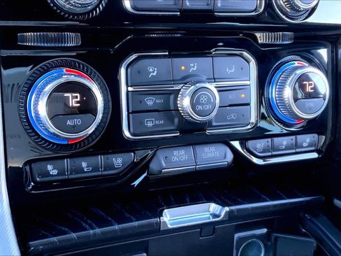 Used 2022 GMC Yukon XL Denali w/ Denali Premium Package image 30