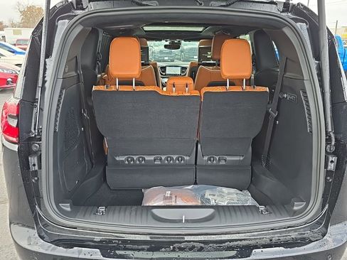 New 2026 Chrysler Pacifica Pinnacle image 73