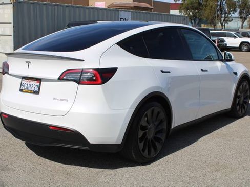 Used 2022 Tesla Model Y Performance AWD/4WD image 4