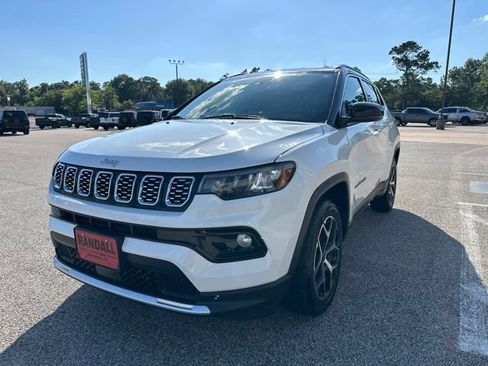 Used 2025 Jeep Compass Limited AWD/4WD image 3