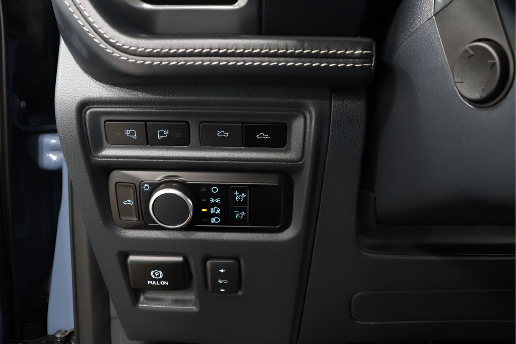 Used 2023 Ford F150 Lightning Platinum AWD/4WD image 20