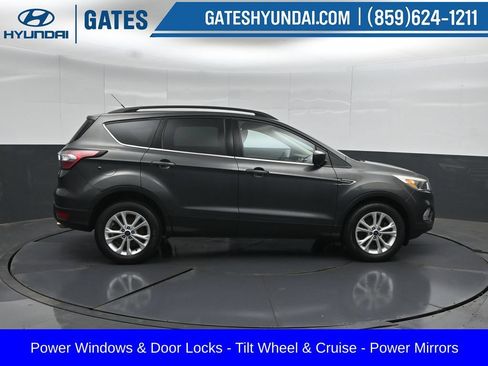Used 2018 Ford Escape SE AWD/4WD image 3