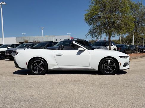 Used 2025 Ford Mustang Premium image 4