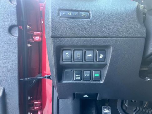 Used 2020 Nissan Rogue SV image 13