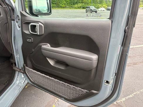 New 2026 Jeep Gladiator Sport AWD/4WD image 11