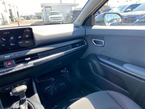 Used 2025 Kia K4 LXS image 34
