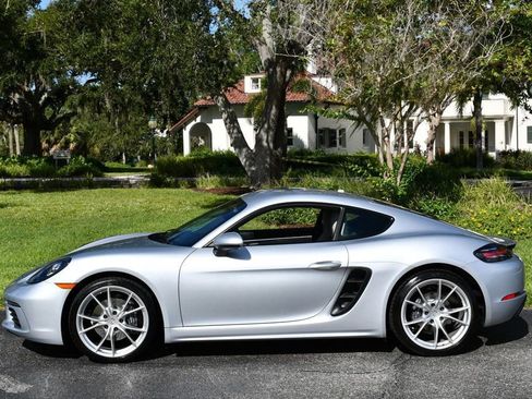 Used 2018 Porsche 718 Cayman RWD image 3