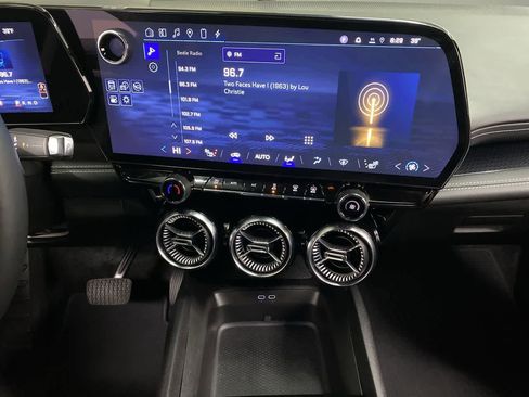 Used 2024 Chevrolet Blazer EV LT image 23