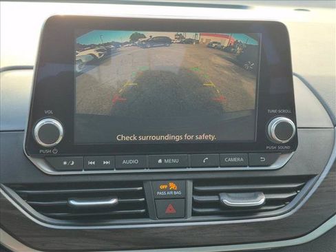 Used 2024 Nissan Altima 2.5 SV FWD image 13