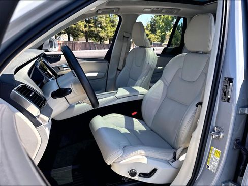 Used 2025 Volvo XC90 T8 Ultra w/ Protection Package Premier AWD/4WD image 27