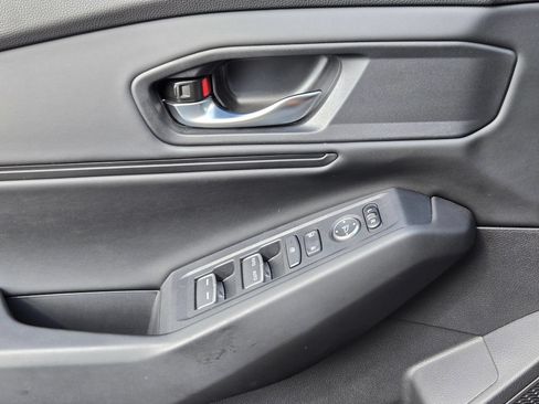 Used 2025 Honda Accord SE image 11