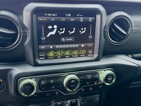 Used 2021 Jeep Wrangler Unlimited Sahara AWD/4WD image 12