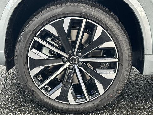New 2026 Volvo XC90 T8 Plus w/ Protection Package Premier AWD/4WD image 27