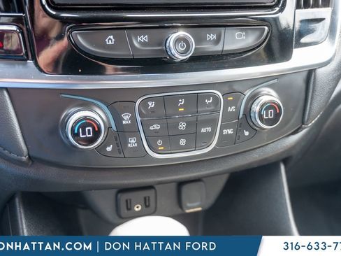 Used 2023 Chevrolet Traverse LT FWD image 11