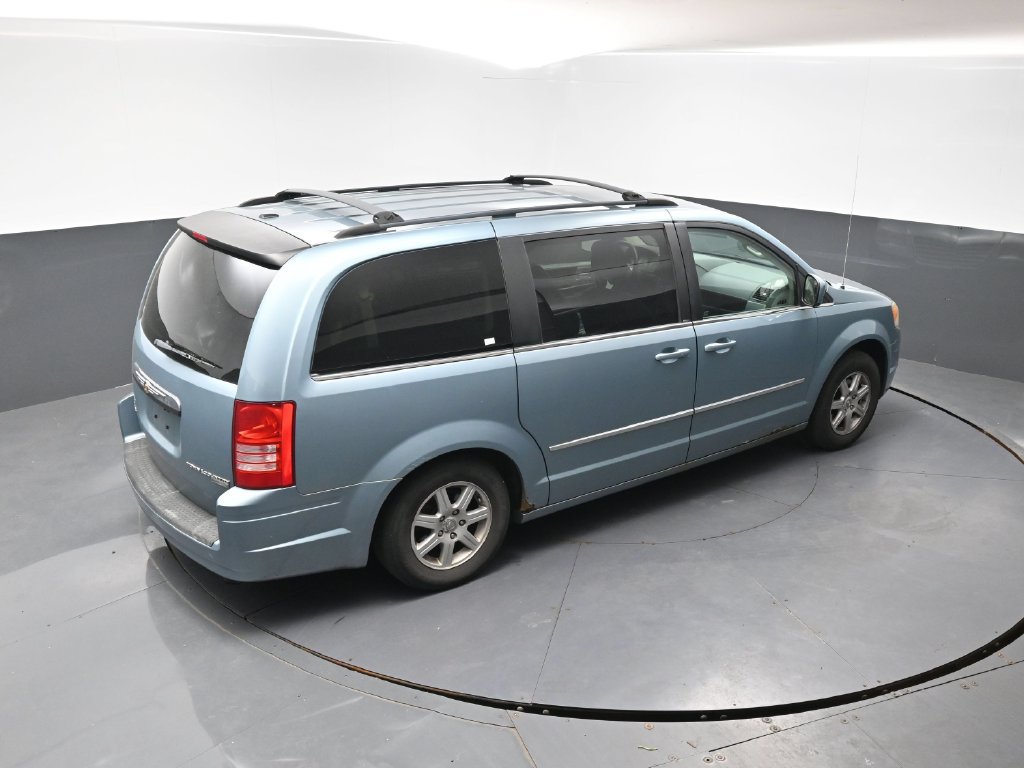 Used 2010 Chrysler Town & Country Touring FWD image 12