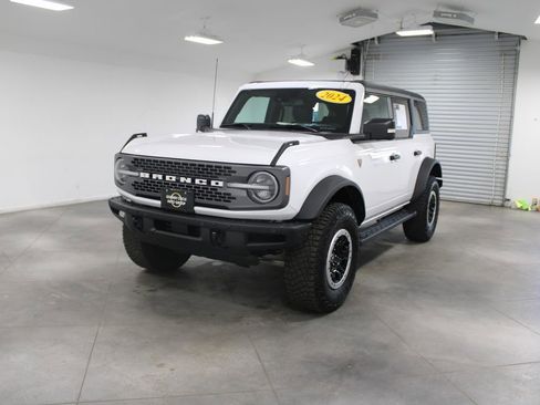 Used 2024 Ford Bronco Badlands image 4
