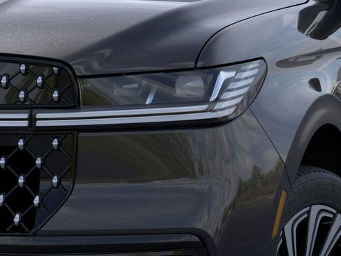 New 2026 Lincoln Navigator L Black Label AWD/4WD image 18