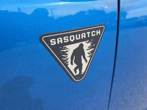 Used 2023 Ford Bronco 2-Door w/ Sasquatch Package AWD/4WD image 3