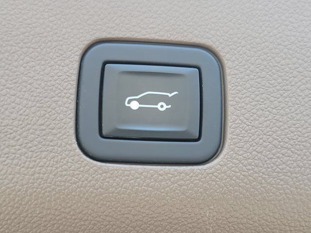 Used 2021 GMC Yukon XL Denali w/ Denali Premium Package RWD image 11