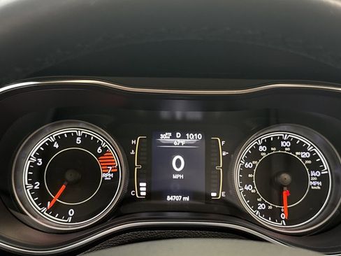 Used 2019 Jeep Cherokee Latitude Plus w/ Comfort/Convenience Group image 19