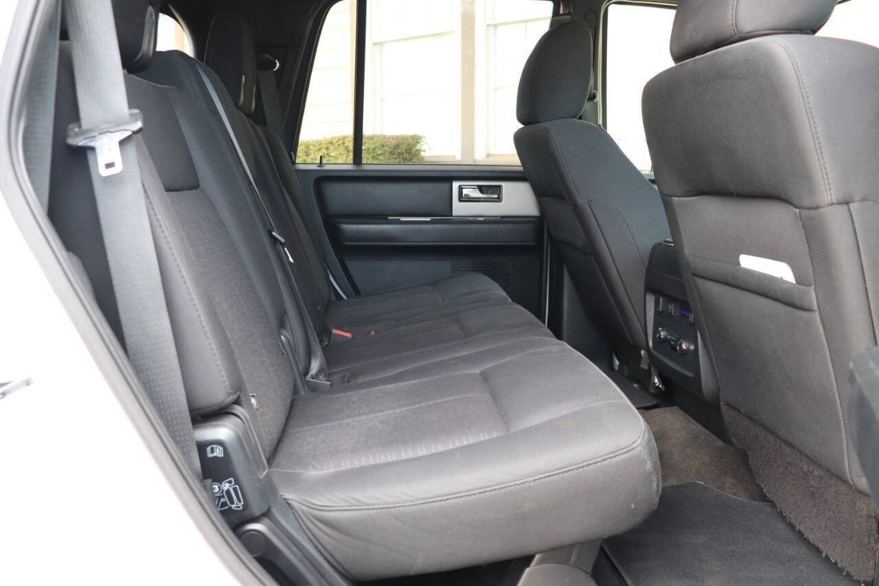 Used 2015 Ford Expedition XLT AWD/4WD image 32