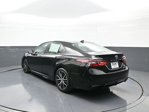 Certified 2022 Toyota Camry SE image 8