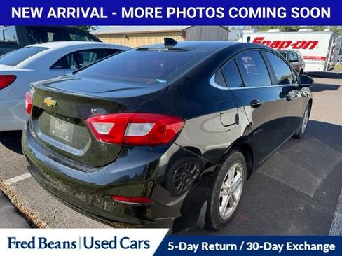 Used 2018 Chevrolet Cruze LT w/ Convenience Package FWD image 8