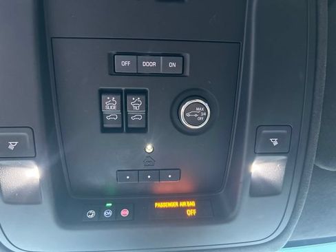 Used 2020 Cadillac Escalade Platinum AWD/4WD image 19