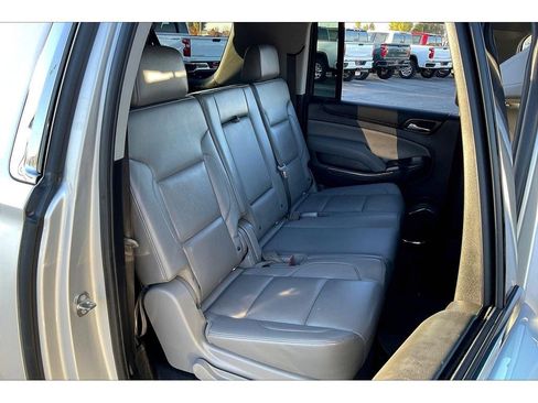 Used 2018 Chevrolet Suburban LT image 29
