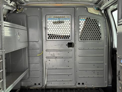 Used 2017 GMC Savana 2500 image 41