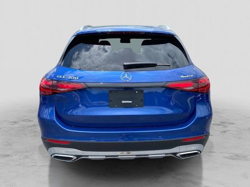 Used 2025 Mercedes-Benz GLC 300 4MATIC image 4