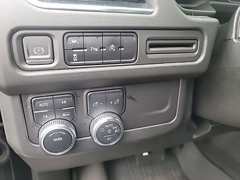 Used 2023 GMC Yukon SLT image 12
