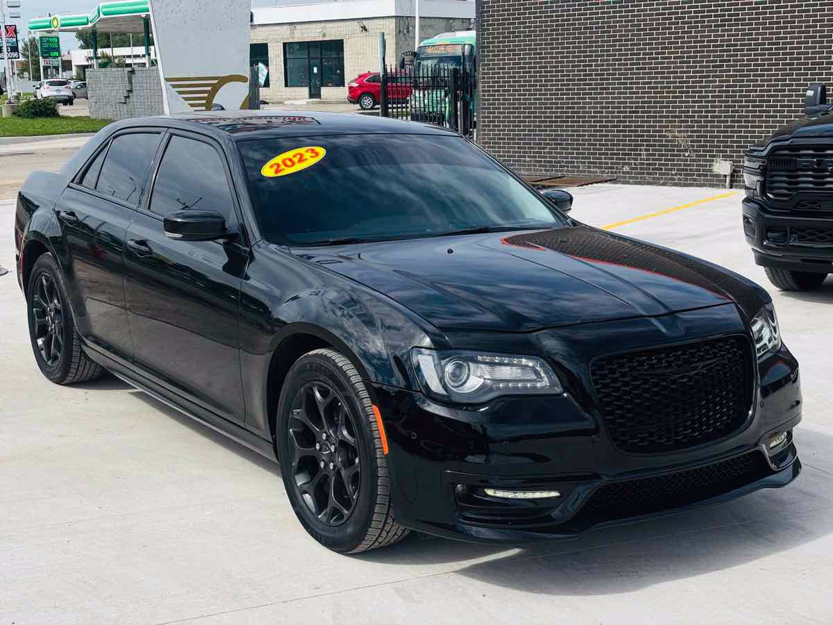 Used 2023 Chrysler 300 Touring L w/ Popular Equipment Group AWD/4WD image 2