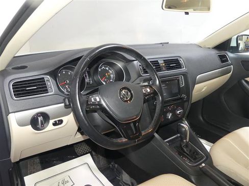 Used 2017 Volkswagen Jetta SE FWD image 23