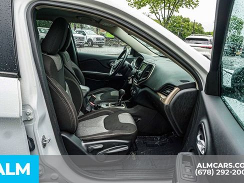 Used 2016 Jeep Cherokee Sport FWD image 23